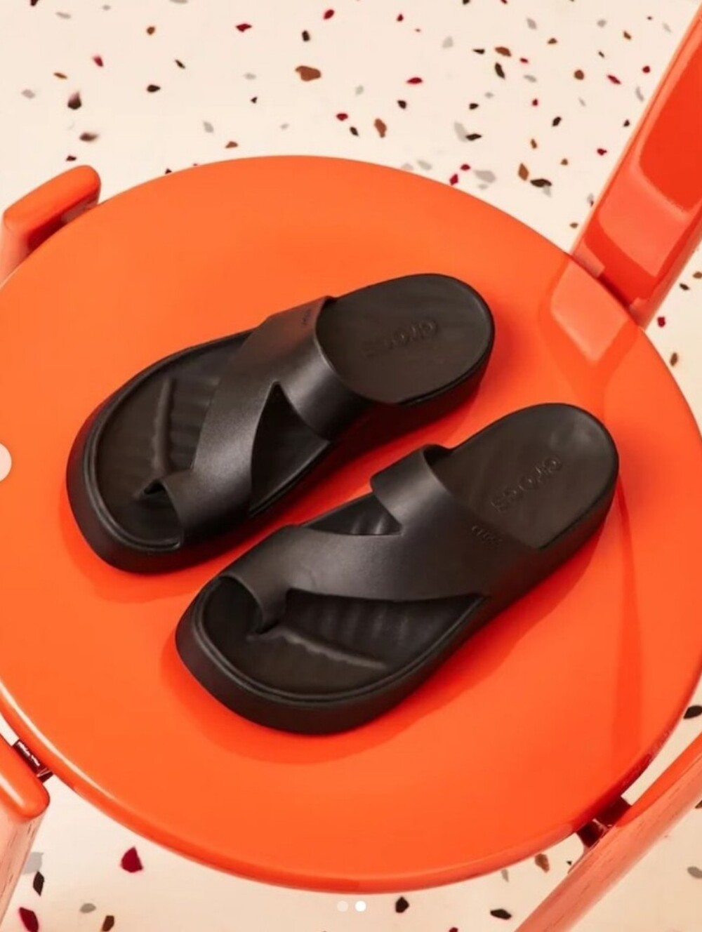Viral CROCS Black Platform Toe Loop Sandals - Picture 5 of 6